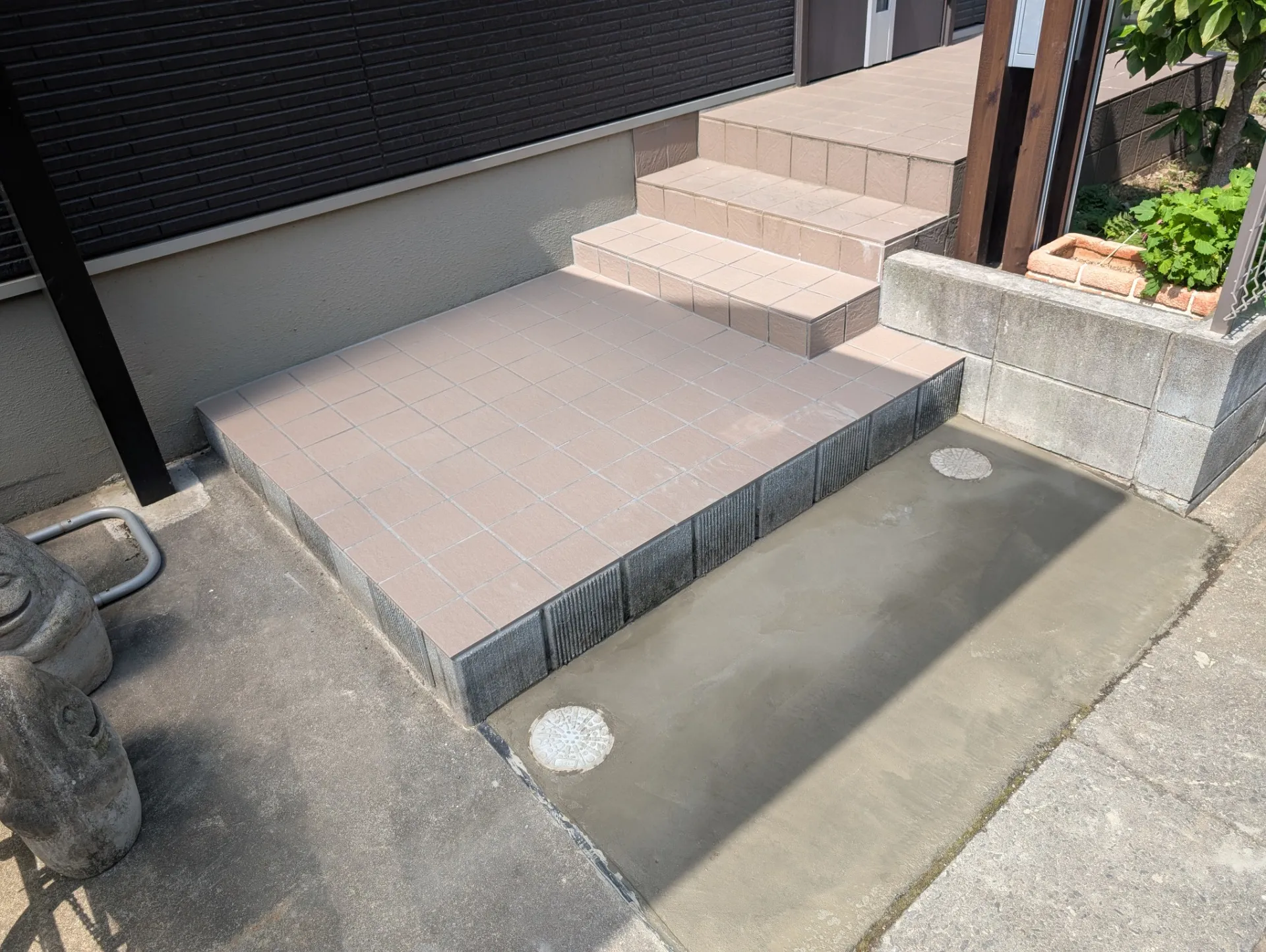 埼玉県鴻巣市　A様邸　玄関入口タイル工事